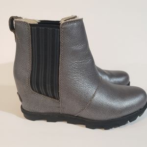 SOREL JOAN OF ARTIC hidden wedge faux fur lined booties size 9.5